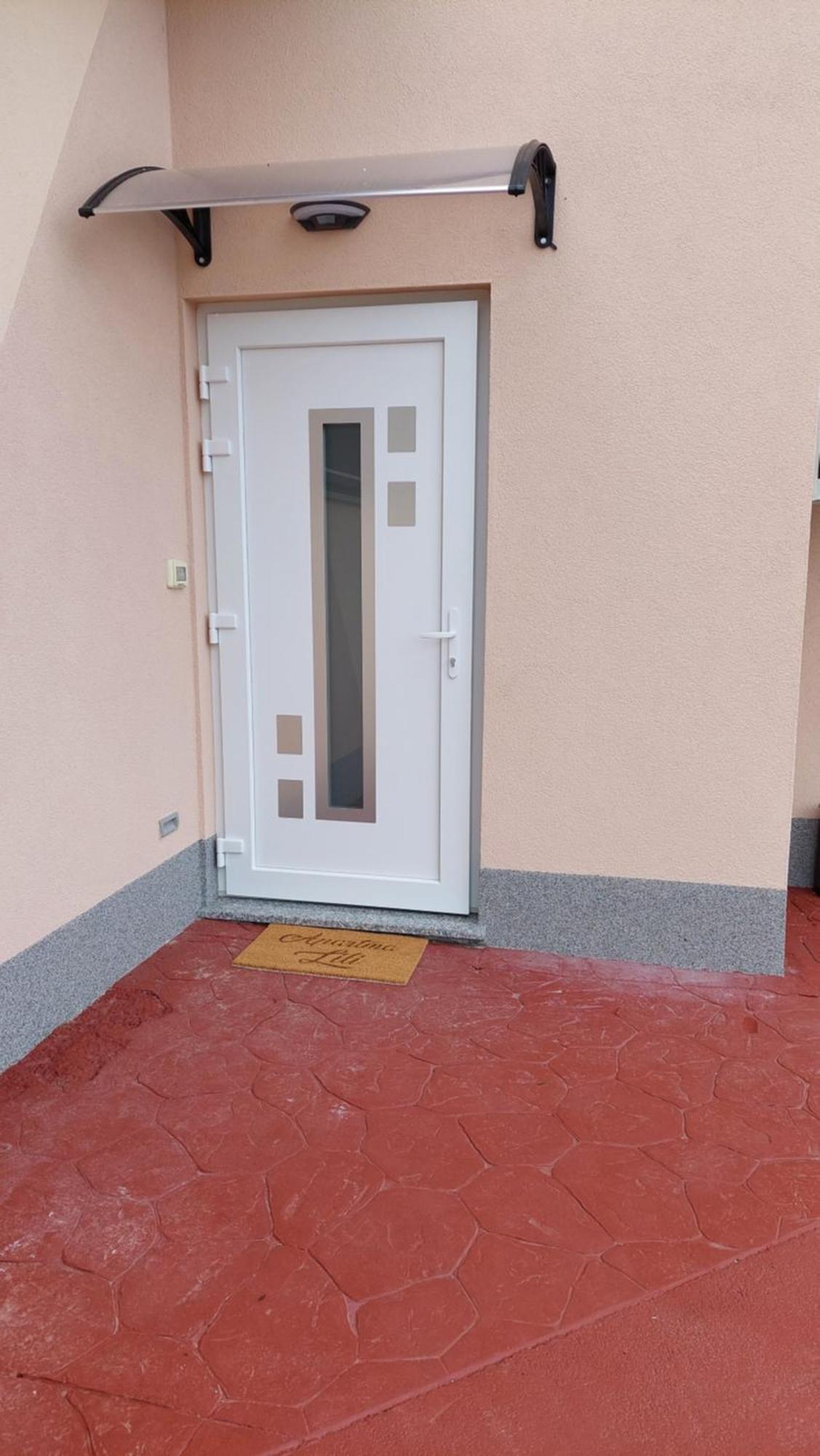 Apartma Lili Ізола Екстер'єр фото